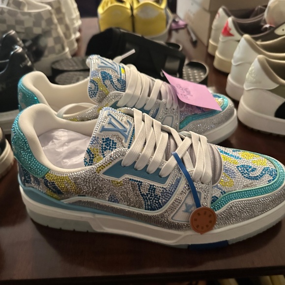 Tennis shoes midc